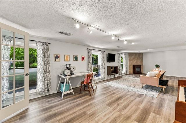 912 W 98th Street, Kansas City, MO 64114