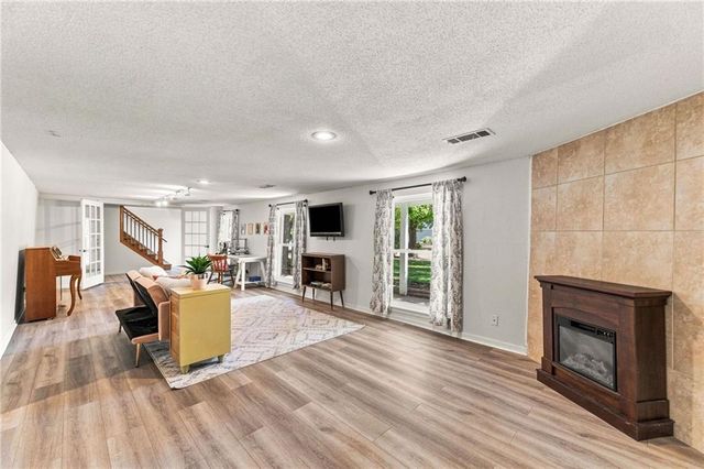 912 W 98th Street, Kansas City, MO 64114