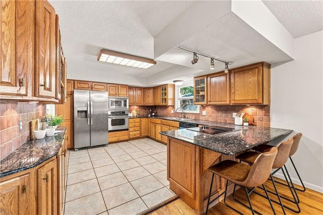 912 W 98th Street, Kansas City, MO 64114