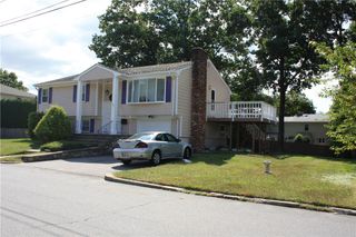 52 Bicentennial Way, North Providence, RI 02919