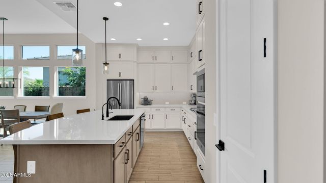 1932 W ROWEL Road, Phoenix, AZ 85085