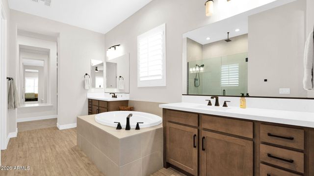 1932 W ROWEL Road, Phoenix, AZ 85085