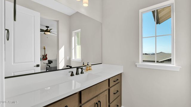 1932 W ROWEL Road, Phoenix, AZ 85085