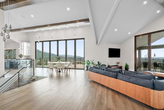 17808 Tourney Road, Los Gatos, CA 95030