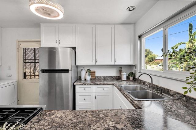 4560 Derrick Drive, San Diego, CA 92117