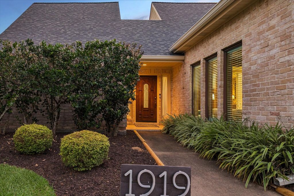 1919 Quarterpath Drive, Richmond, TX 77406