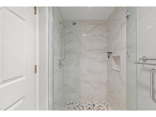 15510 Ne KNOTT St 20, Portland, OR 97230