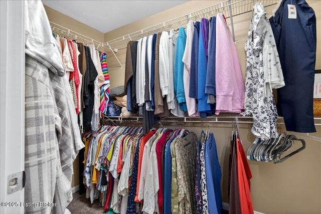 6400 Rivers End Dr, Louisville, KY 40258