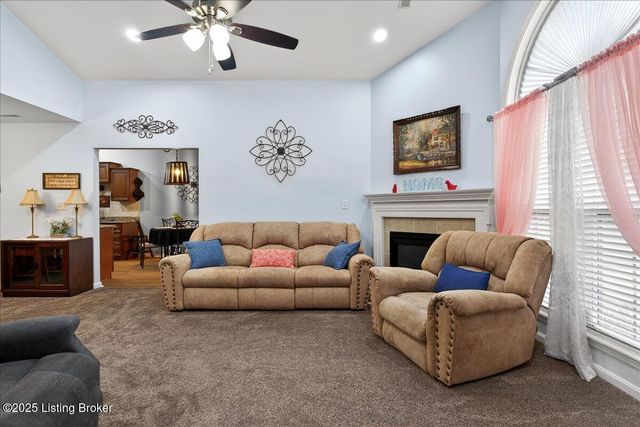 6400 Rivers End Dr, Louisville, KY 40258