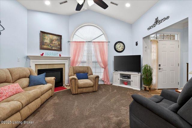 6400 Rivers End Dr, Louisville, KY 40258