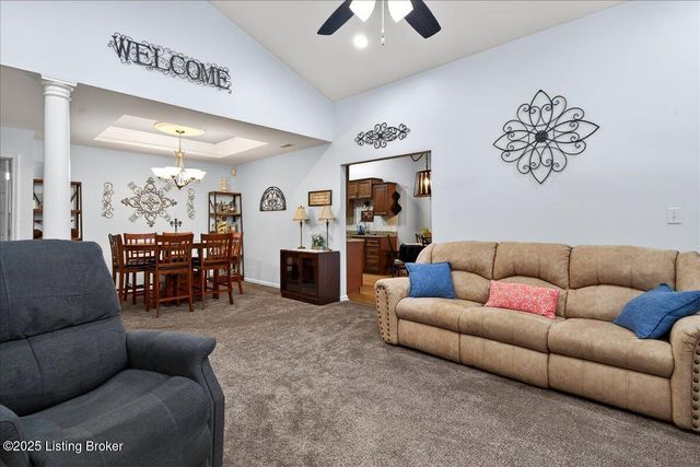 6400 Rivers End Dr, Louisville, KY 40258