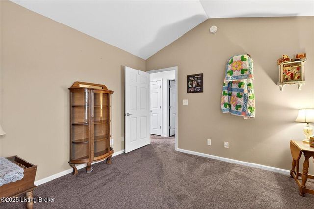 6400 Rivers End Dr, Louisville, KY 40258