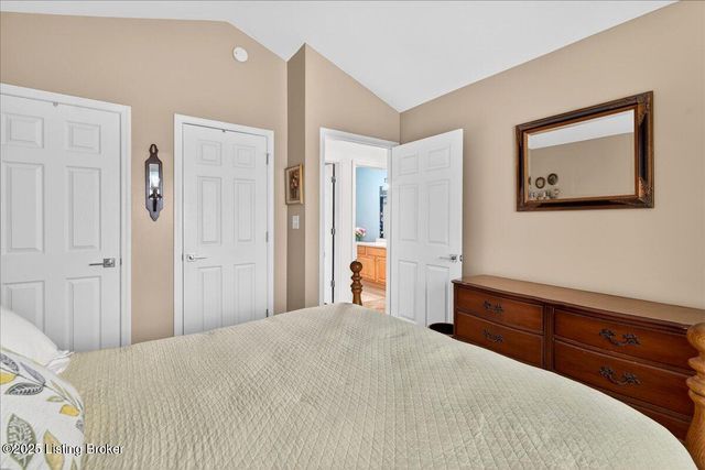 6400 Rivers End Dr, Louisville, KY 40258