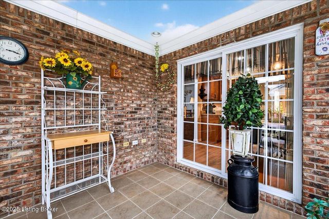 6400 Rivers End Dr, Louisville, KY 40258