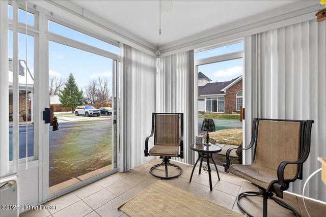 6400 Rivers End Dr, Louisville, KY 40258