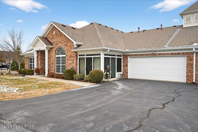 6400 Rivers End Dr, Louisville, KY 40258