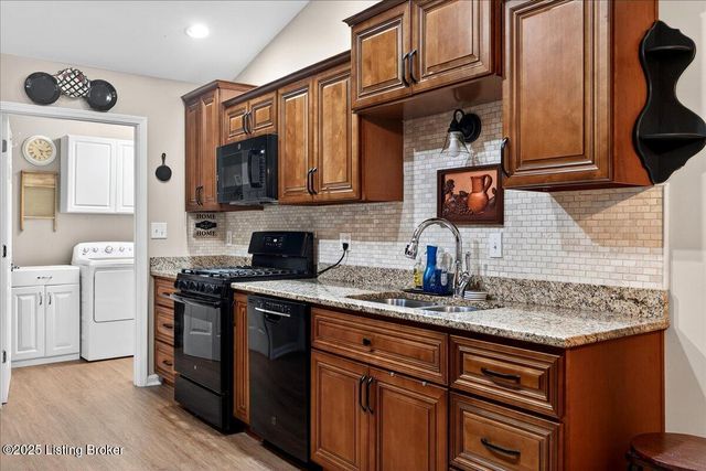 6400 Rivers End Dr, Louisville, KY 40258