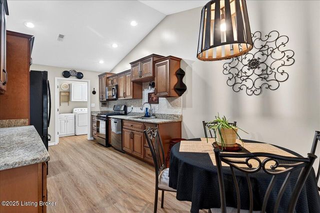 6400 Rivers End Dr, Louisville, KY 40258