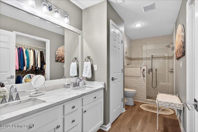 6400 Rivers End Dr, Louisville, KY 40258