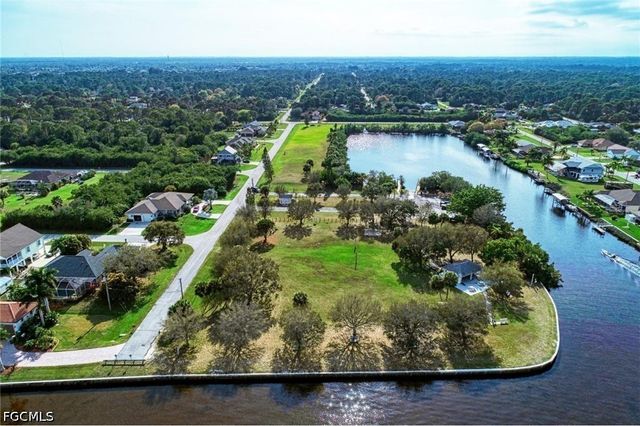 3359 El Salvador RD, Port Charlotte, FL 33981
