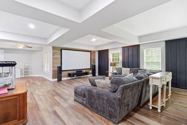 915 Country Oaks Drive, Richmond, KY 40475