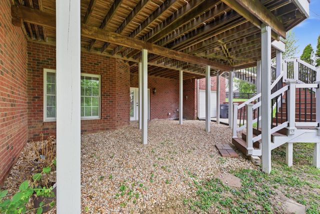 915 Country Oaks Drive, Richmond, KY 40475
