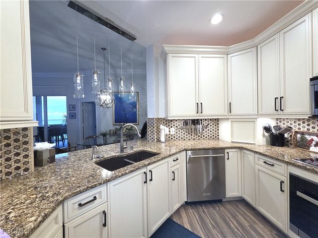 4198 Bay Beach LN 1H1, Fort Myers Beach, FL 33931