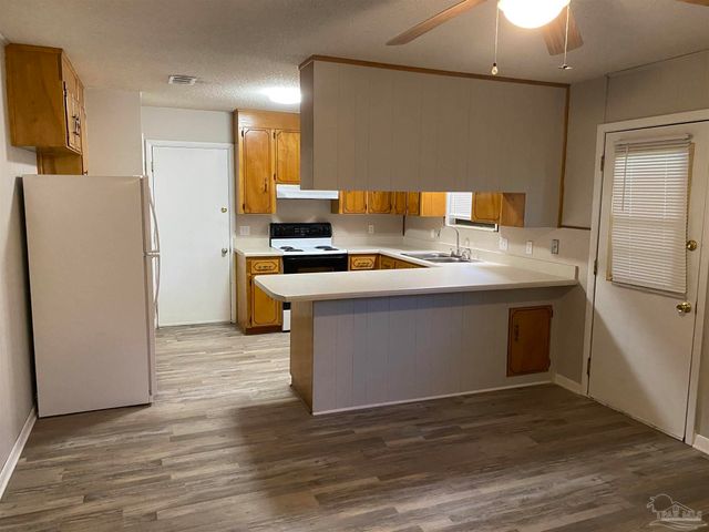 6005 Muldoon Rd, Pensacola, FL 32526