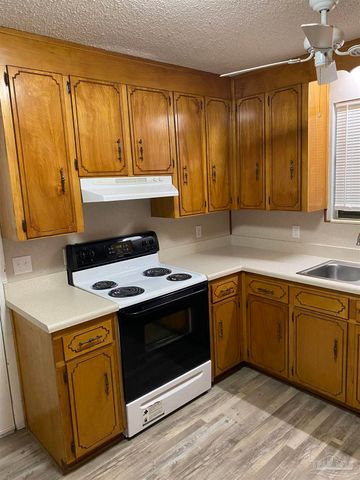 6005 Muldoon Rd, Pensacola, FL 32526