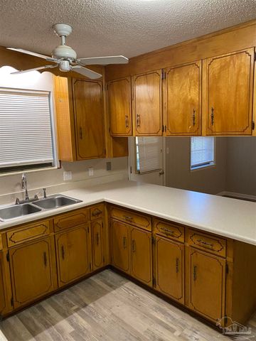 6005 Muldoon Rd, Pensacola, FL 32526