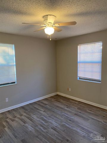 6005 Muldoon Rd, Pensacola, FL 32526