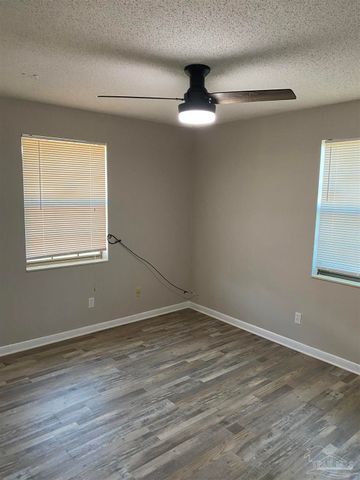 6005 Muldoon Rd, Pensacola, FL 32526