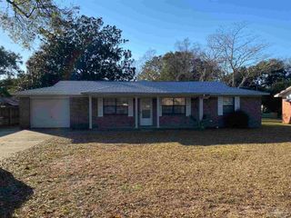 6005 Muldoon Rd, Pensacola, FL 32526