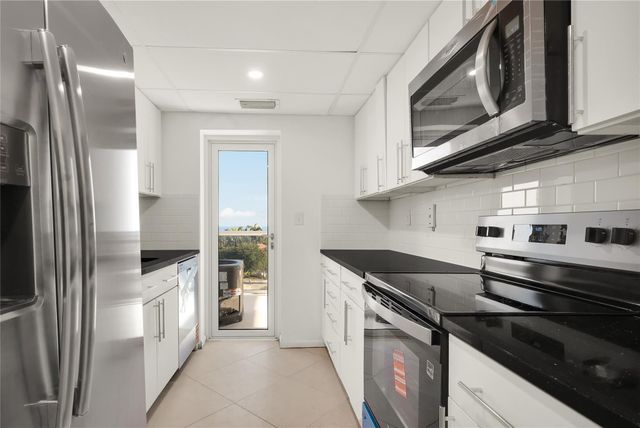 2715 N Ocean Boulevard 7D, Fort Lauderdale, FL 33308