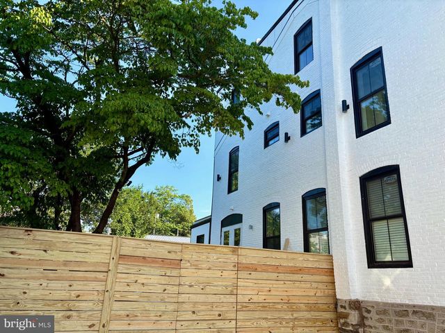 300 FOUNTAIN ST, Philadelphia, PA 19128