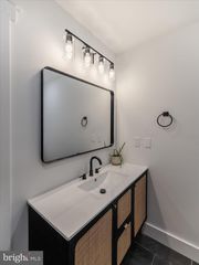 300 FOUNTAIN ST, Philadelphia, PA 19128