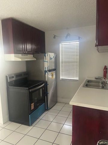 900 NE 26 ST 15, Wilton Manors, FL 33305