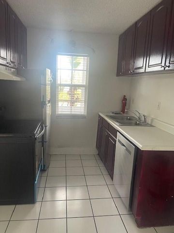 900 NE 26 ST 15, Wilton Manors, FL 33305