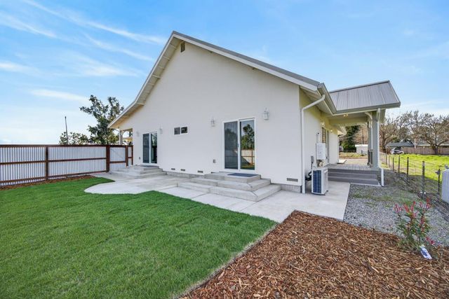 25265 Carlsbad Ave, Davis, CA 95616