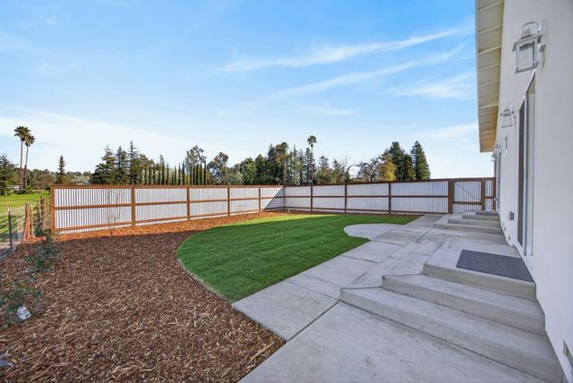 25265 Carlsbad Ave, Davis, CA 95616