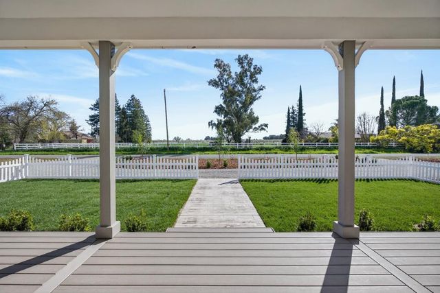 25265 Carlsbad Ave, Davis, CA 95616