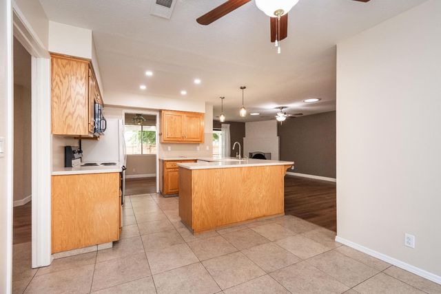 25265 Carlsbad Ave, Davis, CA 95616