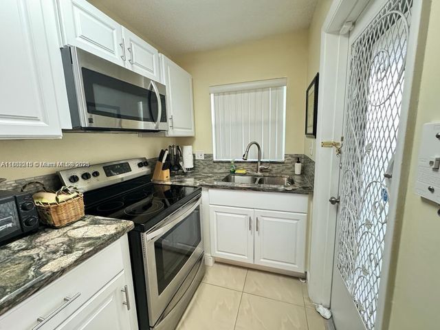 5300 Washington St I208, Hollywood, FL 33021