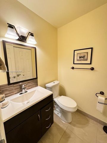 5300 Washington St I208, Hollywood, FL 33021