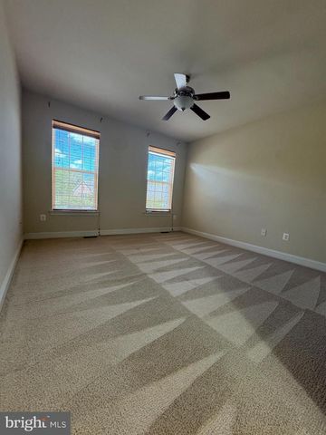 10 STEEPLECHASE DR, La Plata, MD 20646