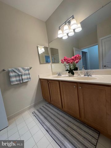 10 STEEPLECHASE DR, La Plata, MD 20646