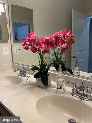 10 STEEPLECHASE DR, La Plata, MD 20646
