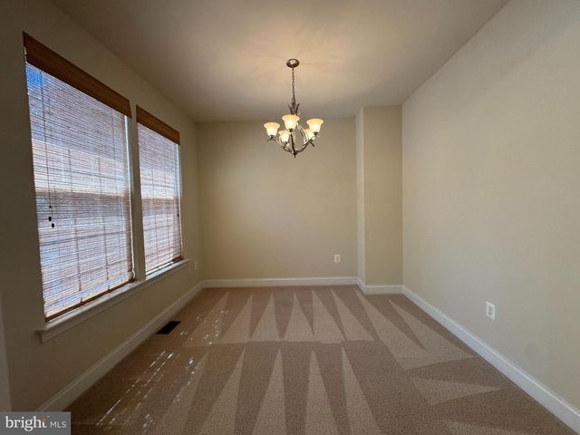 10 STEEPLECHASE DR, La Plata, MD 20646