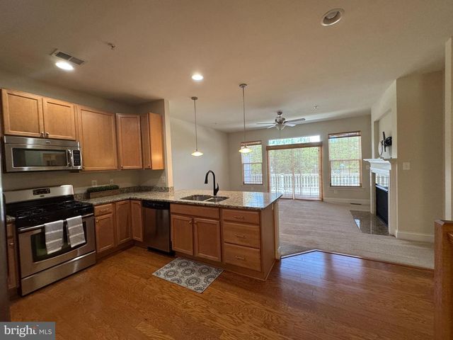 10 STEEPLECHASE DR, La Plata, MD 20646