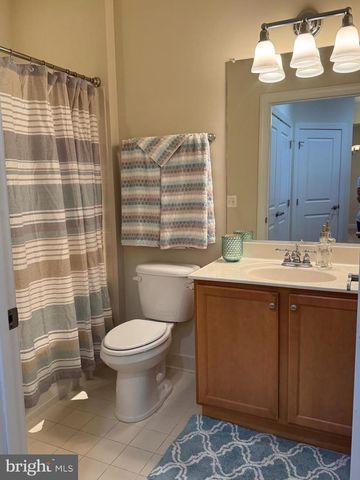10 STEEPLECHASE DR, La Plata, MD 20646